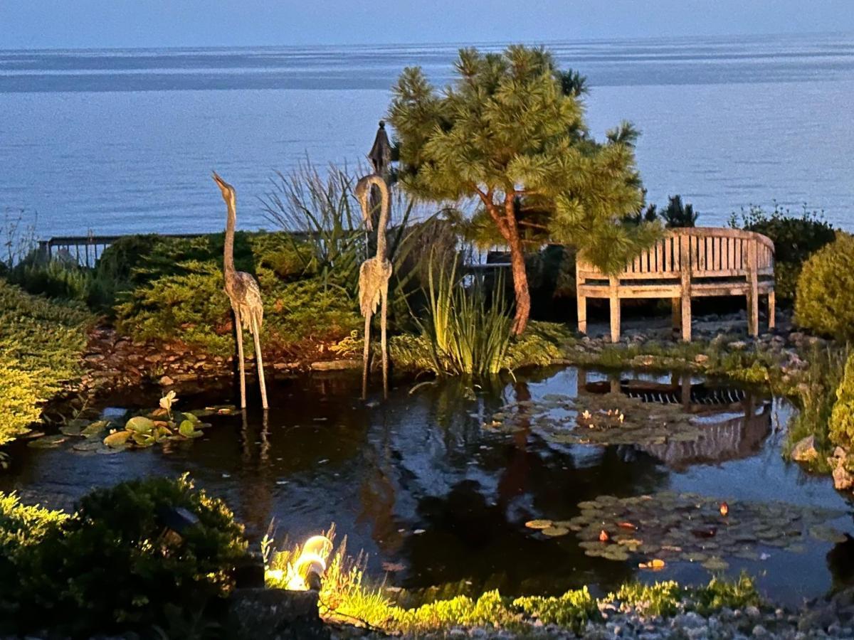 The Wind In The Willows - Luxury Lakefront Oasis Bed & Breakfast Cobourg Ngoại thất bức ảnh